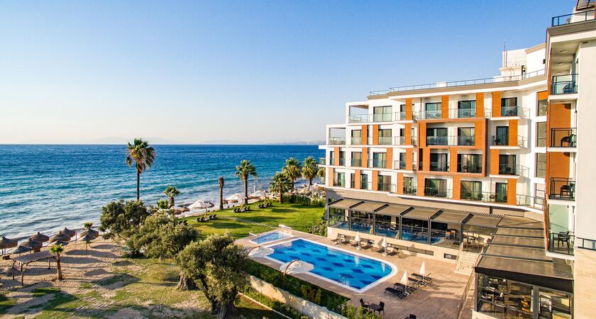 Maia Luxury Beach Hotel &spa