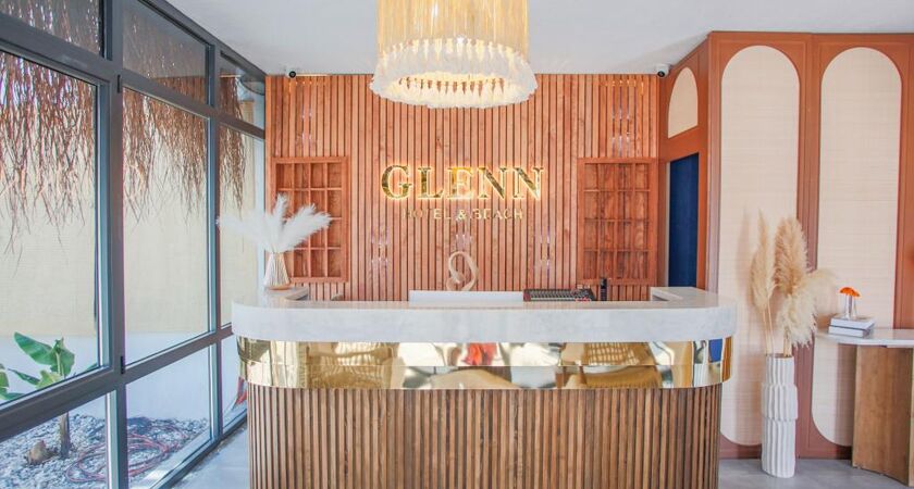 Glenn Hotel Beach