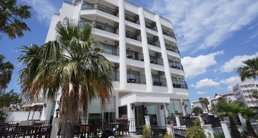 Aurasia Seaside Hotel