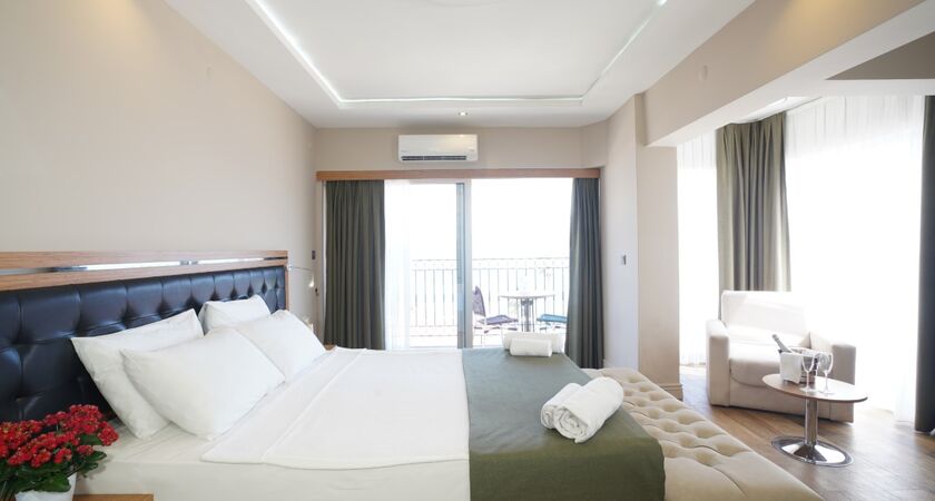 Aurasia Seaside Hotel