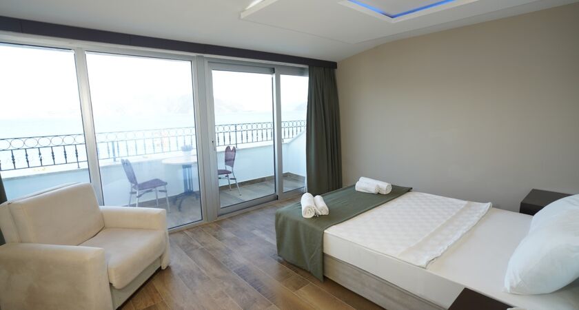 Aurasia Seaside Hotel