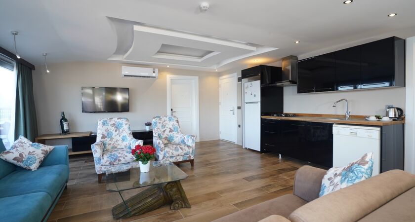 Aurasia Seaside Hotel