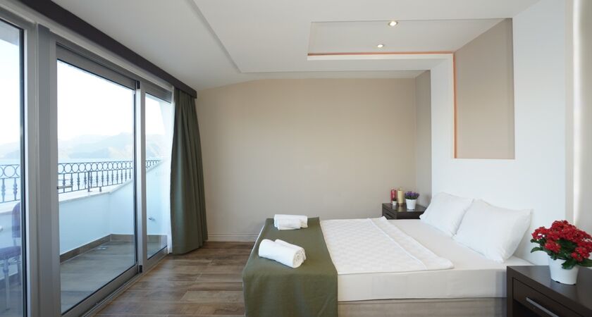 Aurasia Seaside Hotel