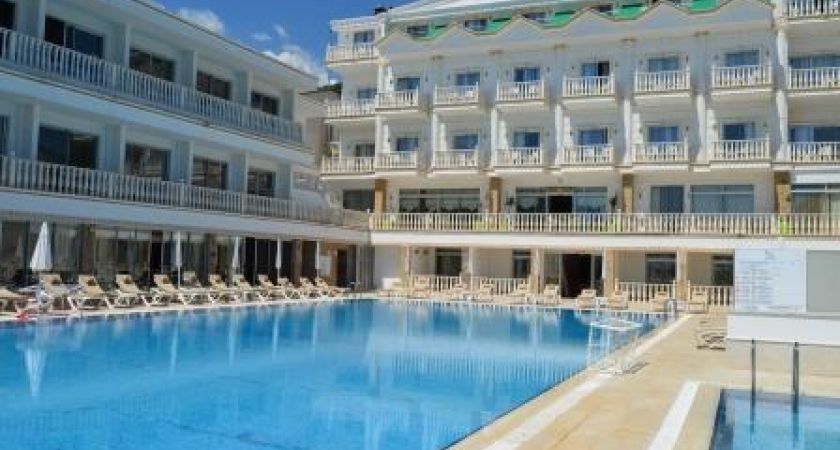 Sl La Perla Hotel