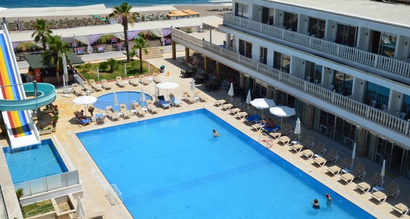 Sl La Perla Hotel