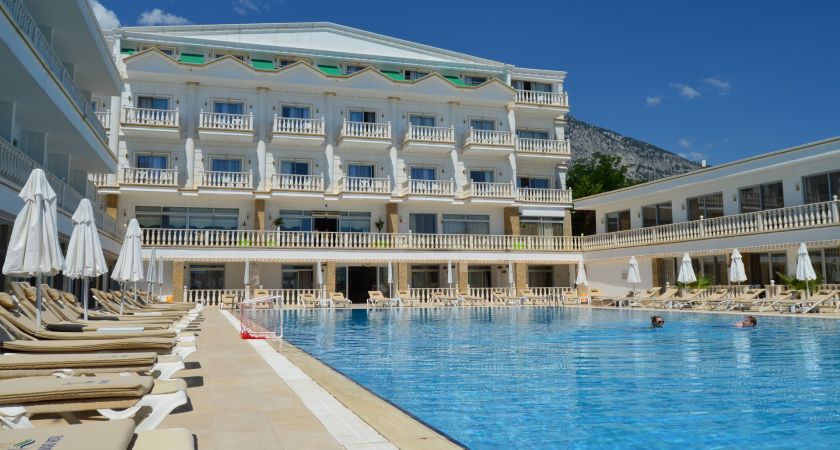 Sl La Perla Hotel