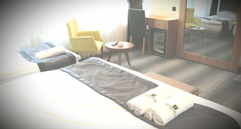 Grand Silay Hotel